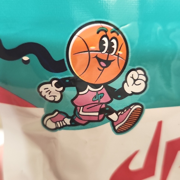 5 Dude Perfect keychains - Picture 5 of 12